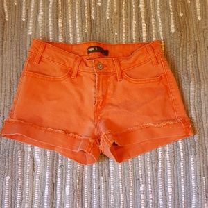 Super Cute Vintage 🍊 Orange distressed Levi's shorts
